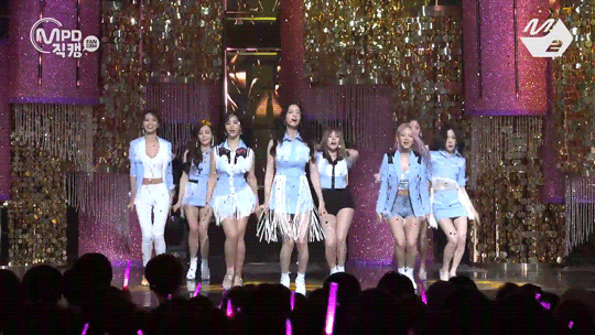 Yoona-as-Center.gif
